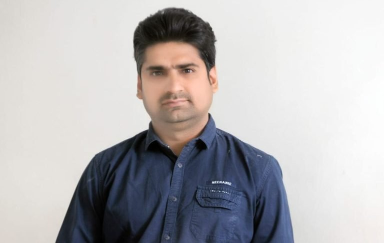 Singer Robin Kapoor, Robin Kapoor,